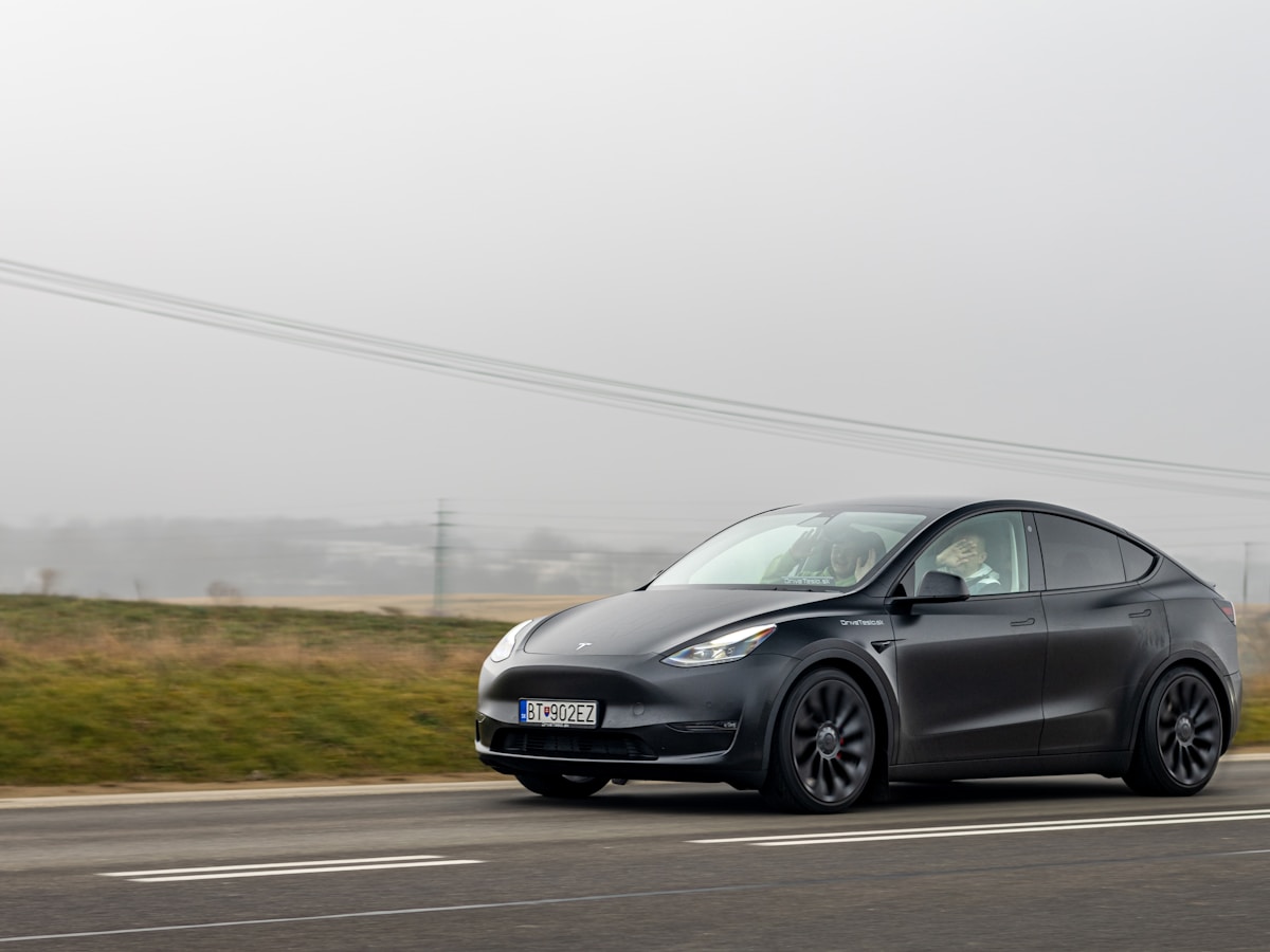 2023 Tesla Model Y Long Range in Pearl White