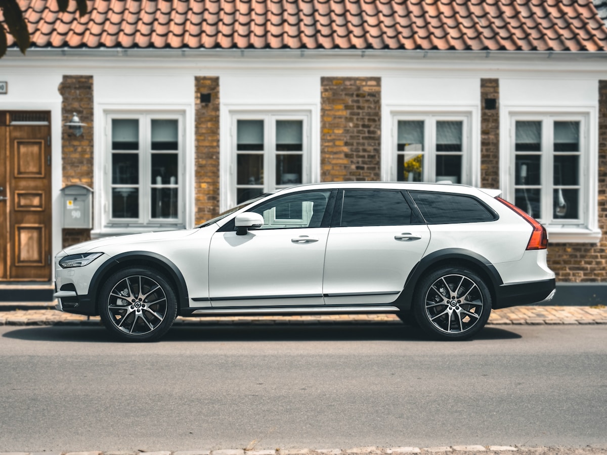 2023 Volvo XC90 Recharge Ultimate in Crystal White